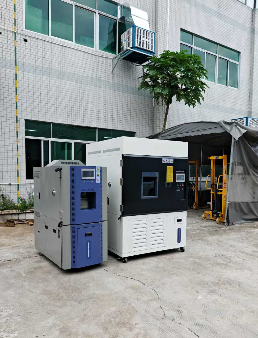 512L水冷式轉(zhuǎn)鼓氙燈老化試驗箱與150L恒溫恒濕箱